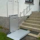 Platforma schodowe na szynie prostej